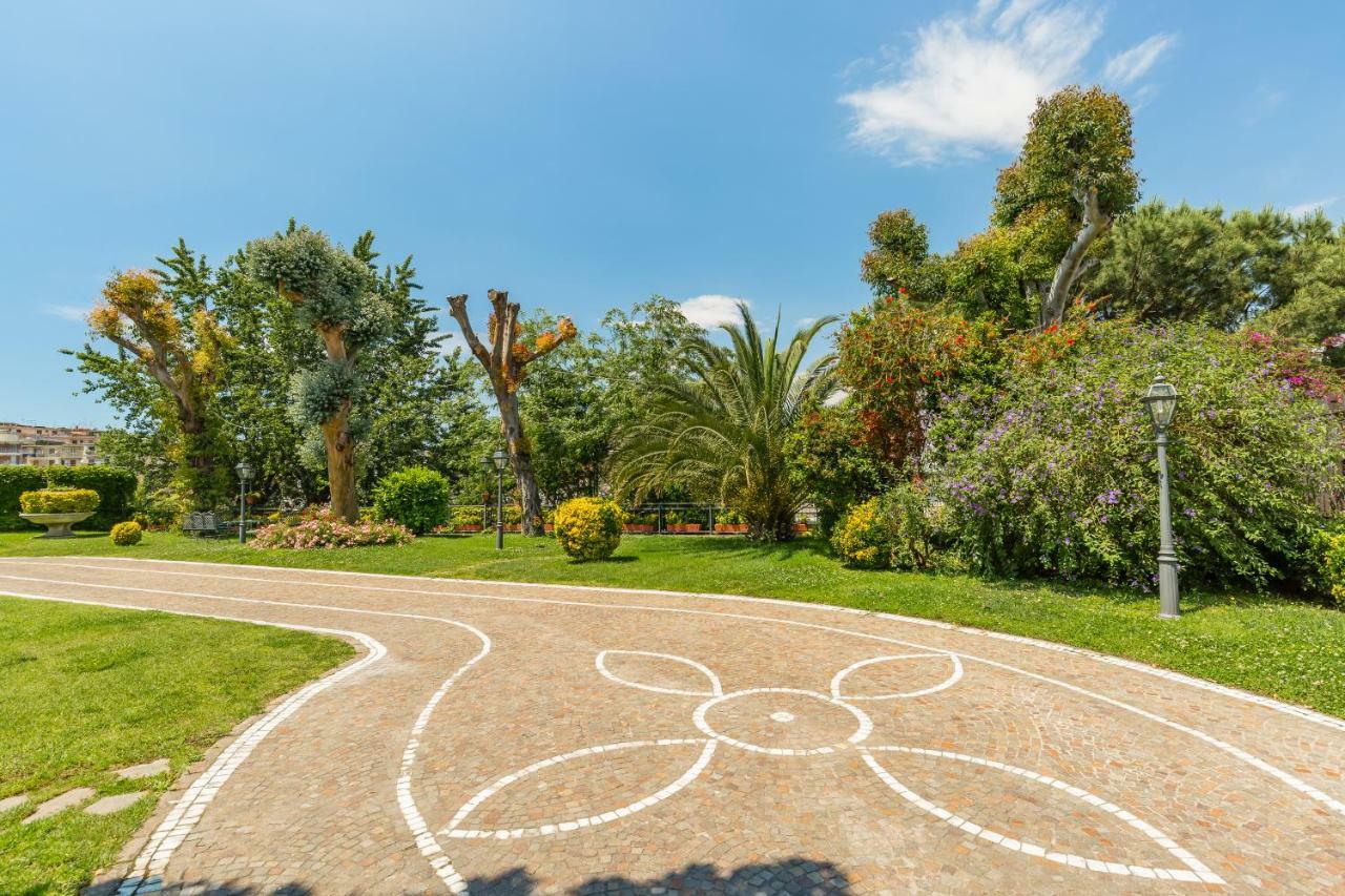 Culture Hotel Villa Capodimonte Napoli Bagian luar foto